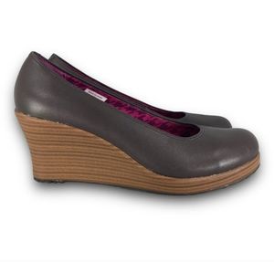 Crocs A-Leigh Wedge Pump Slip On Closed Toe Comfort Espresso Brown Size 8.5
